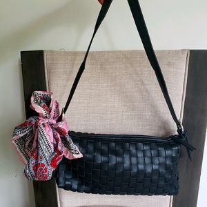 Shoulder handbag